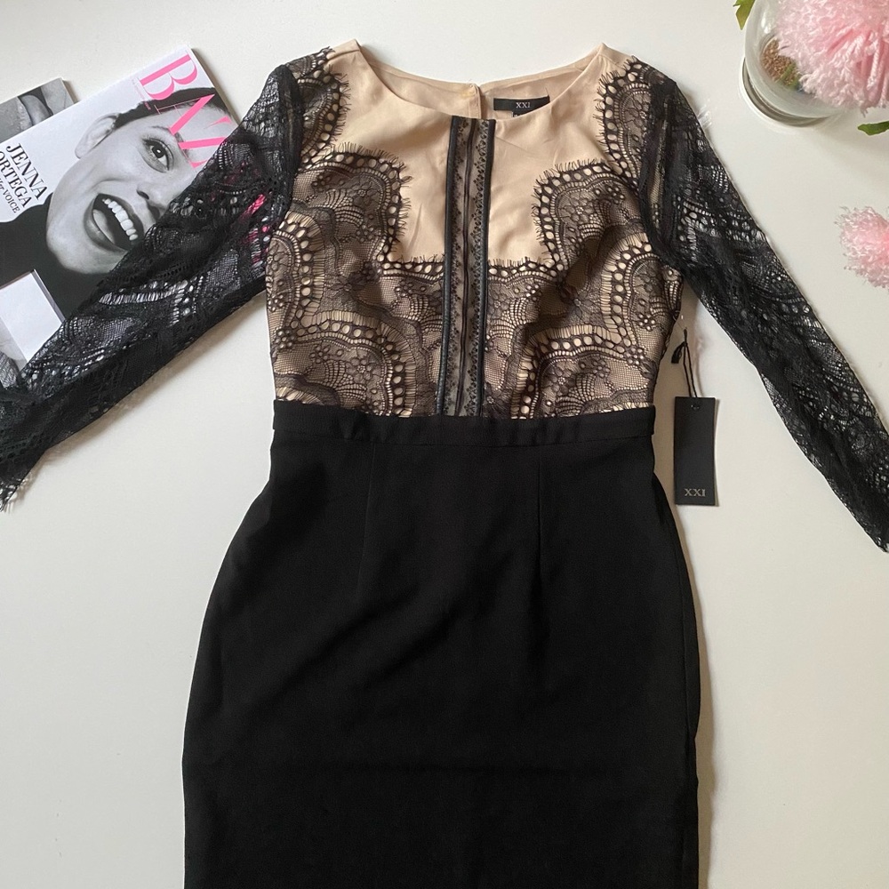 Elegant Black and Cream Lace Dress